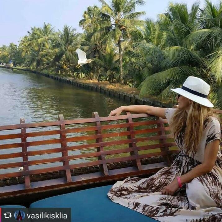 Why Not Houseboat Hotel Alappuzha Exterior foto