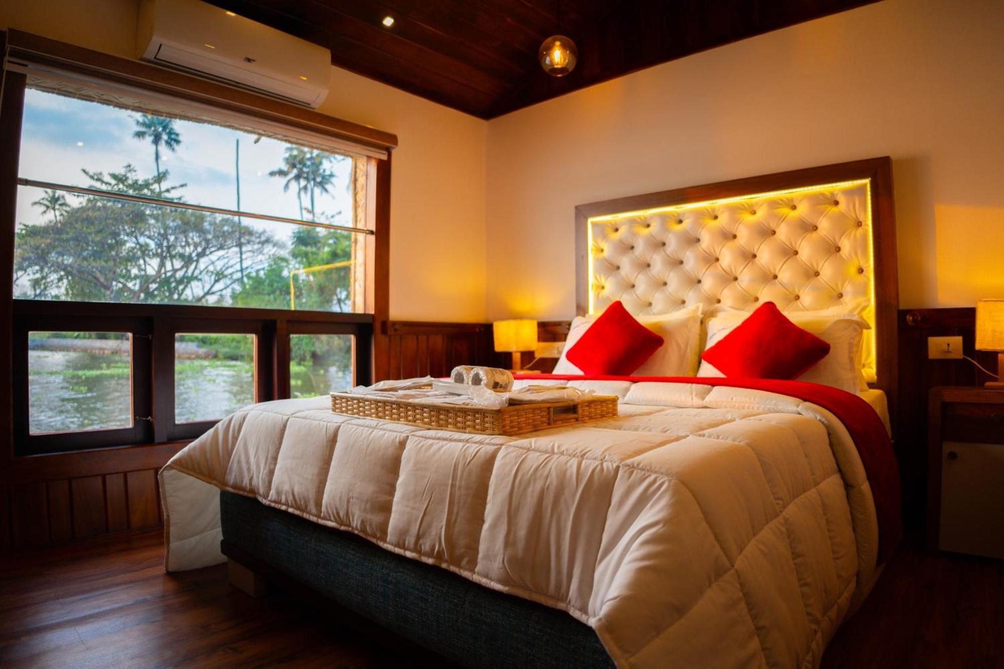 Why Not Houseboat Hotel Alappuzha Exterior foto