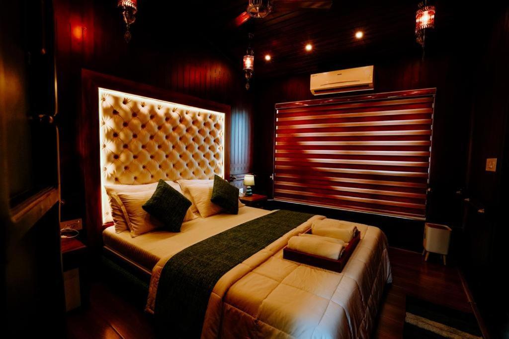Why Not Houseboat Hotel Alappuzha Exterior foto