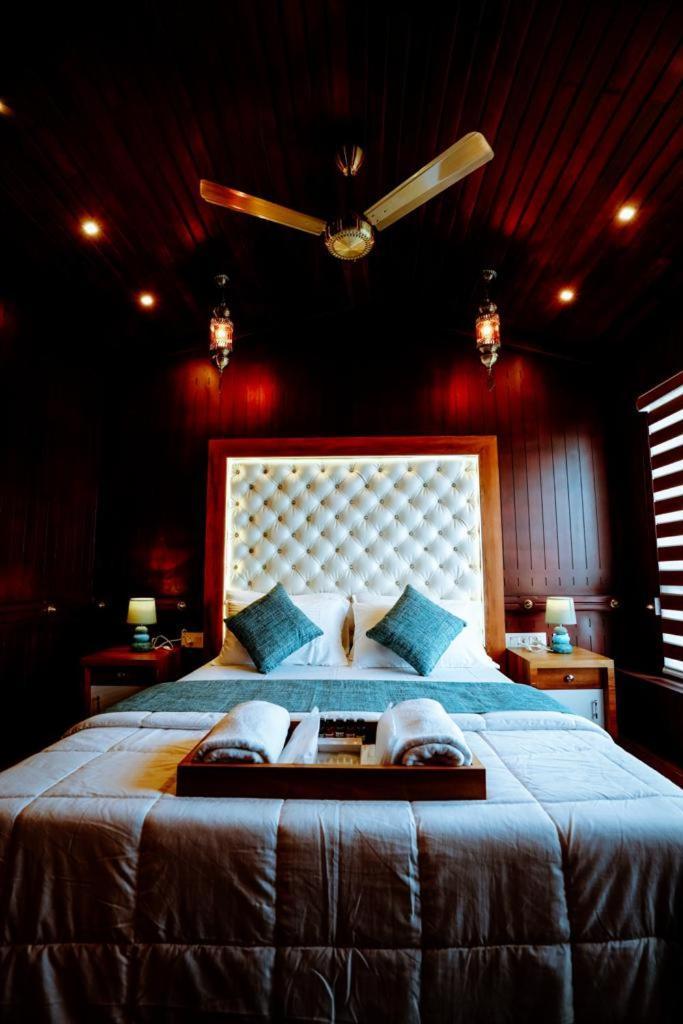 Why Not Houseboat Hotel Alappuzha Exterior foto