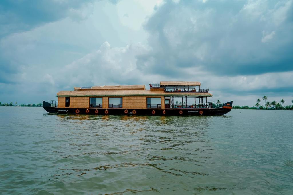 Why Not Houseboat Hotel Alappuzha Exterior foto