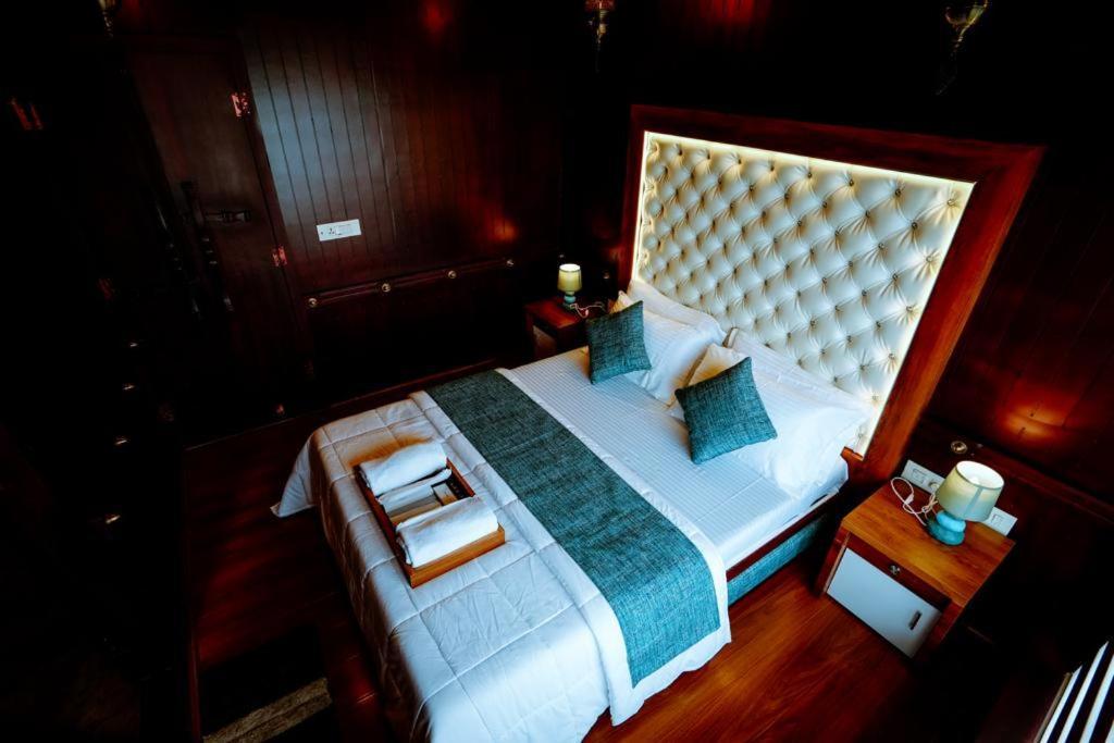 Why Not Houseboat Hotel Alappuzha Exterior foto