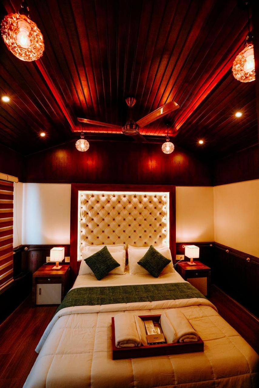 Why Not Houseboat Hotel Alappuzha Exterior foto