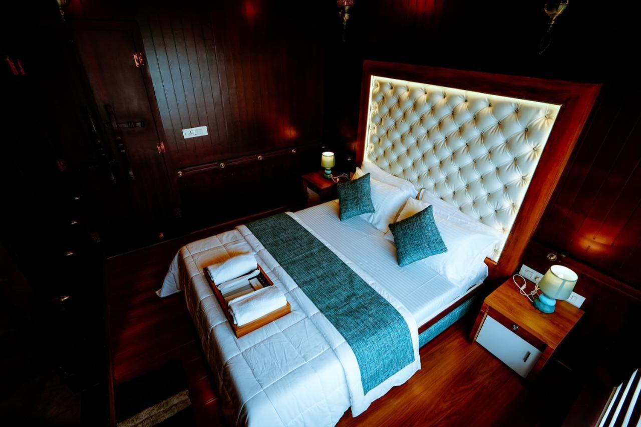 Why Not Houseboat Hotel Alappuzha Exterior foto