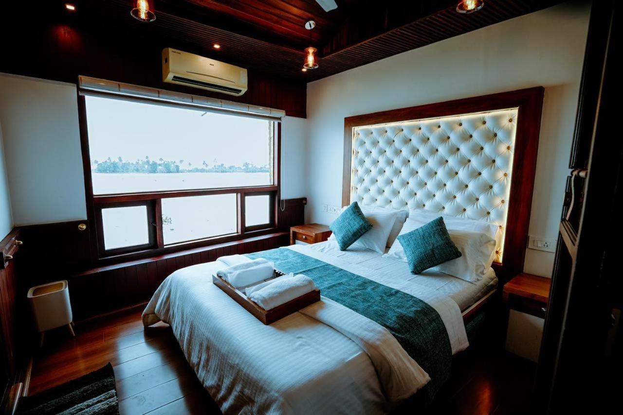 Why Not Houseboat Hotel Alappuzha Exterior foto