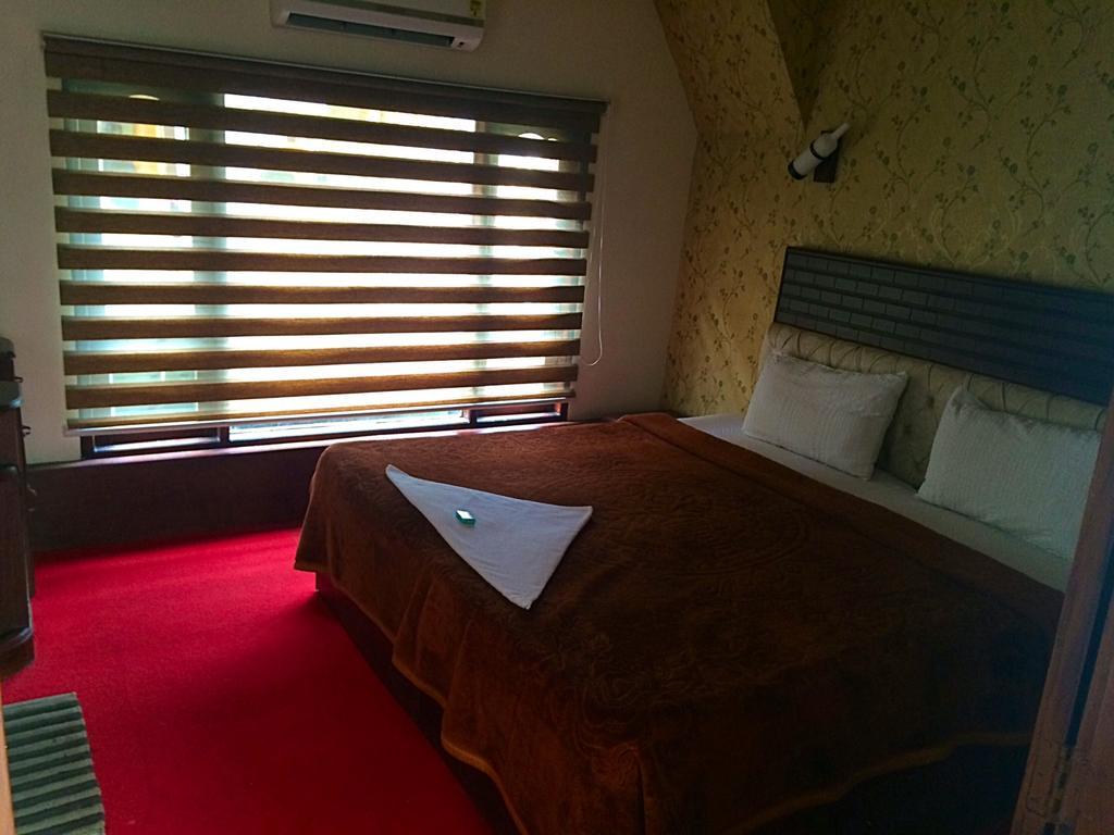 Why Not Houseboat Hotel Alappuzha Exterior foto