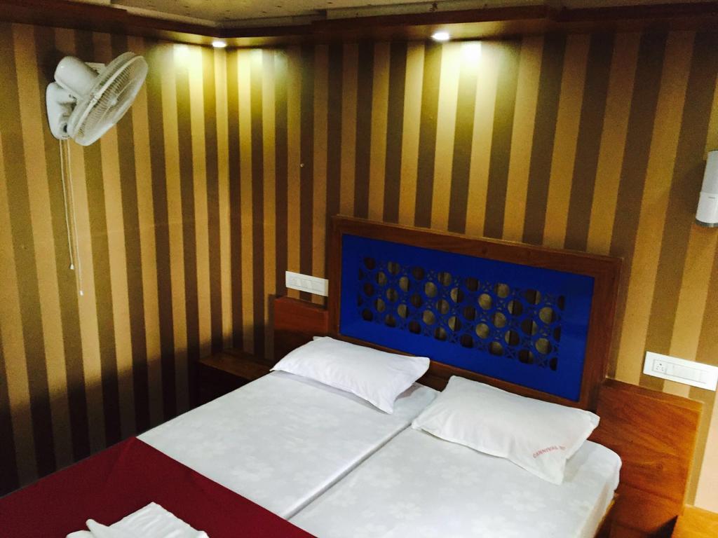 Why Not Houseboat Hotel Alappuzha Exterior foto